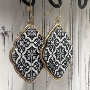 Riah Fashion Wood Moroccan Fish Hook Baroque Earrings